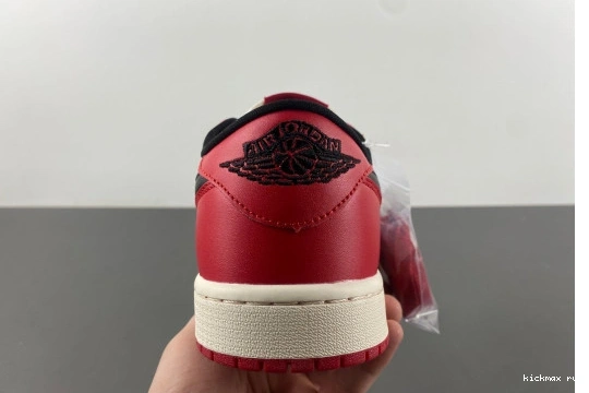 HQ6998-600 Jordan  HQ6998-600 1 OG  Low Air “Chicago” 0516